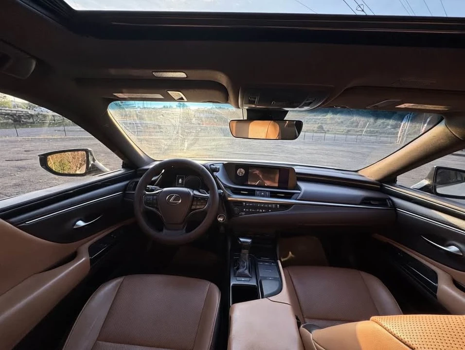 2020 Lexus ES 7th Gen - Image 6 of 19