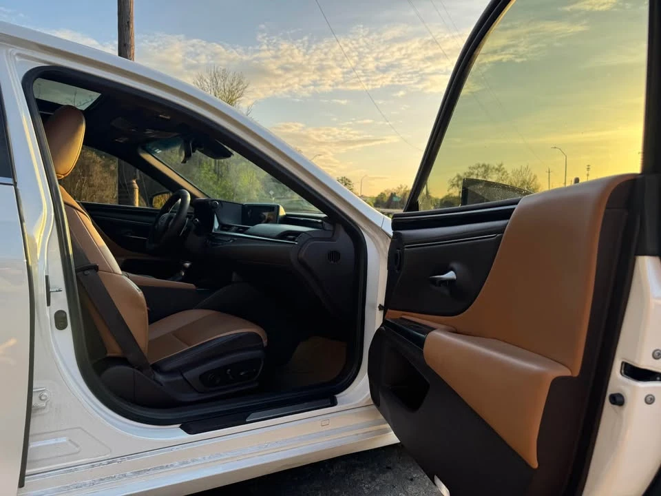 2020 Lexus ES 7th Gen - Image 19 of 19