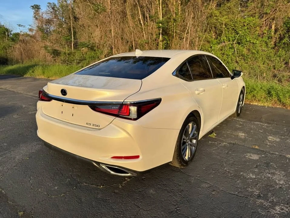 2020 Lexus ES 7th Gen - Image 2 of 19