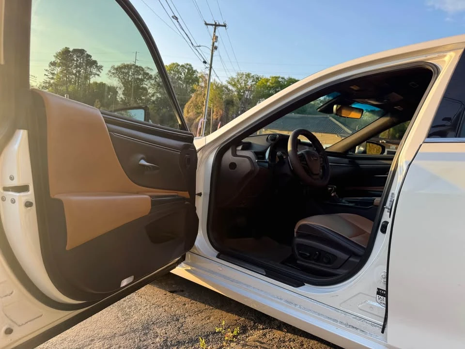 2020 Lexus ES 7th Gen - Image 14 of 19
