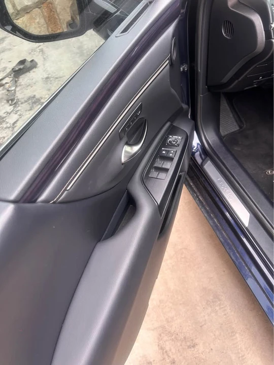 2020 Lexus ES 7th Gen - Image 3 of 6
