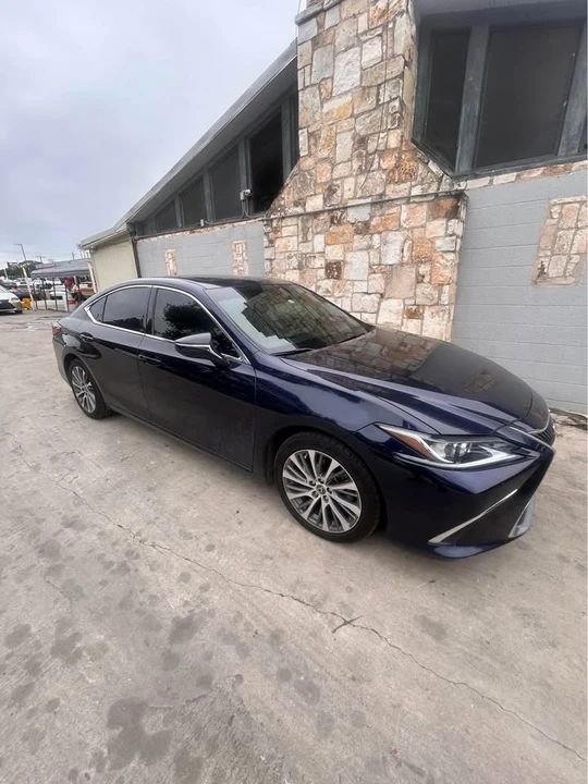 2020 Lexus ES 7th Gen - Image 5 of 6