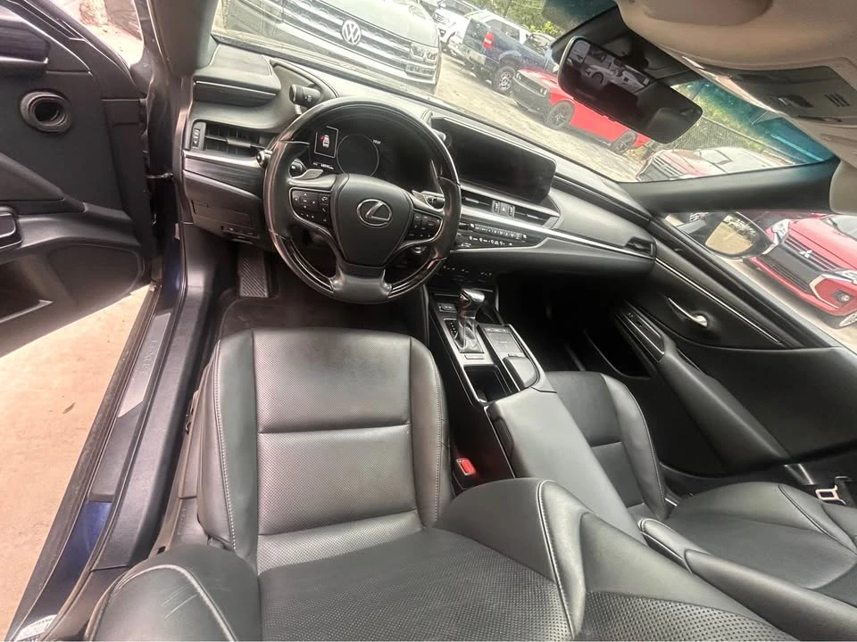 2020 Lexus ES 7th Gen - Image 6 of 6