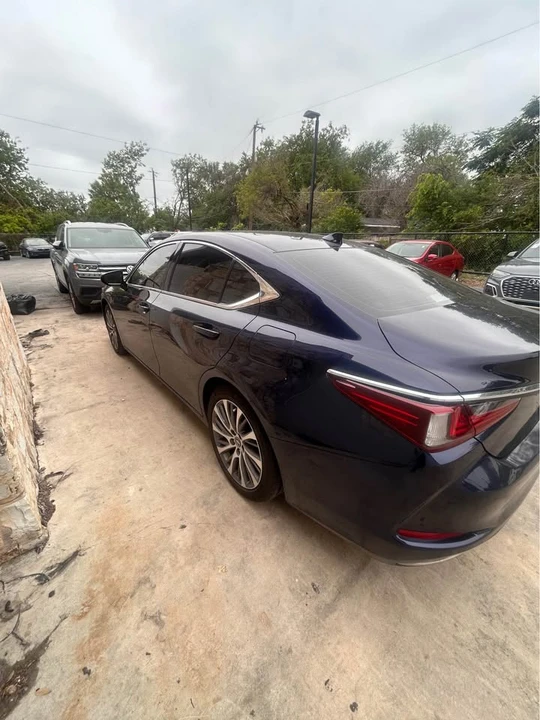 2020 Lexus ES 7th Gen - Image 2 of 6