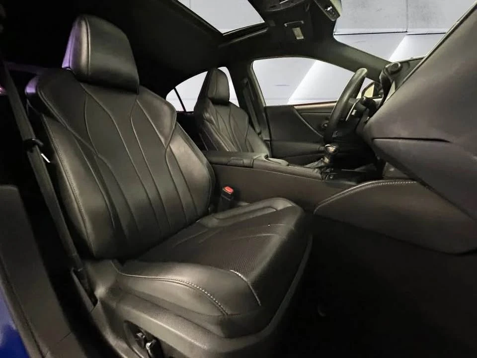 2020 Lexus ES 7th Gen - Image 6 of 13