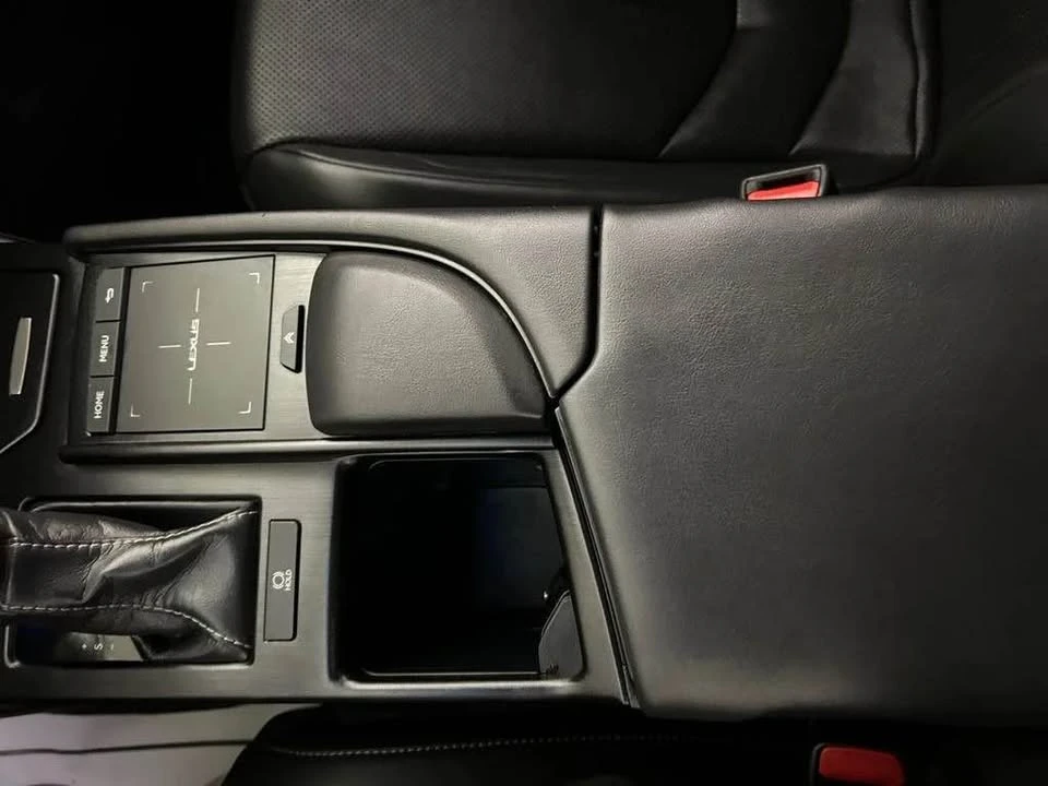 2020 Lexus ES 7th Gen - Image 10 of 13