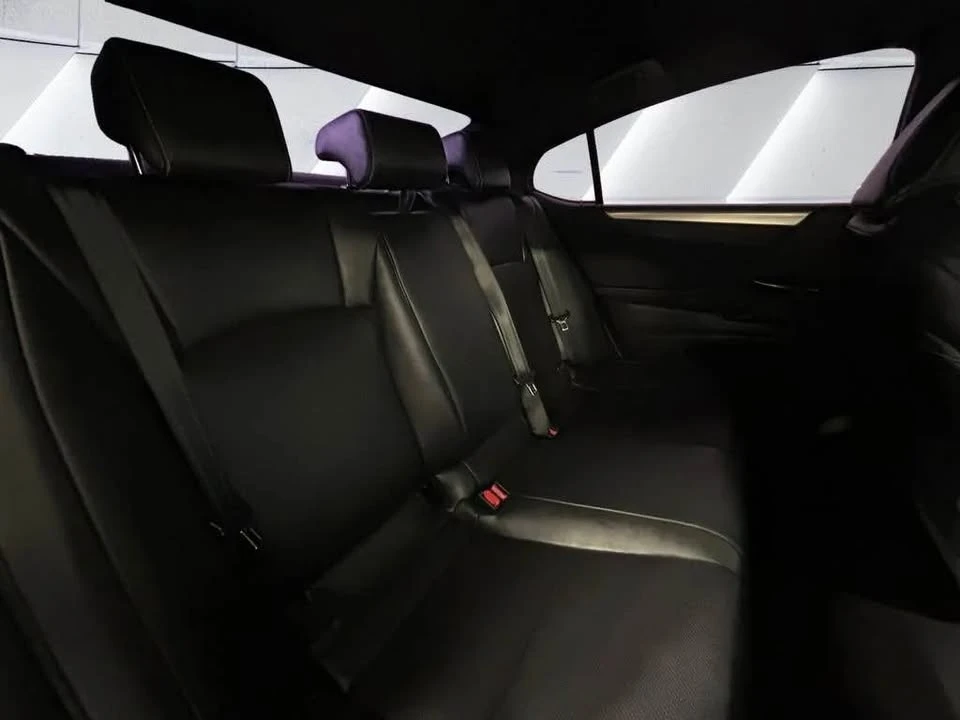 2020 Lexus ES 7th Gen - Image 7 of 13