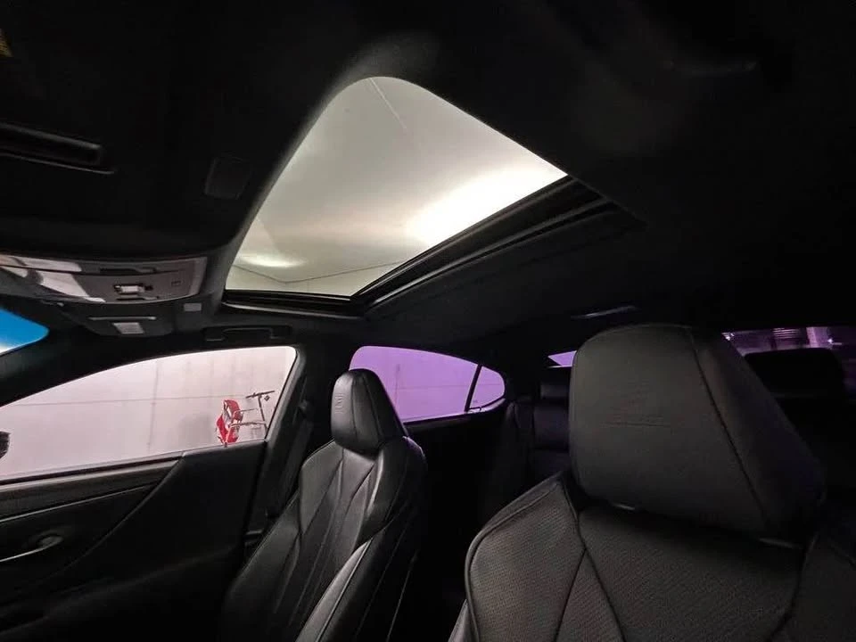 2020 Lexus ES 7th Gen - Image 11 of 13