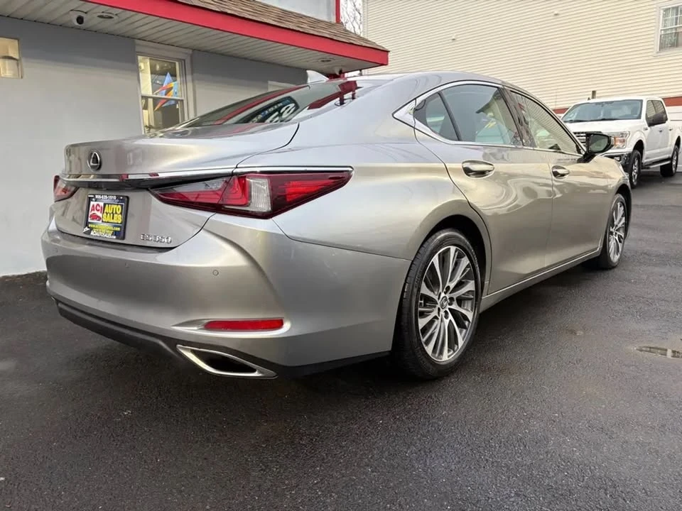 2020 Lexus ES 7th Gen - Image 6 of 20
