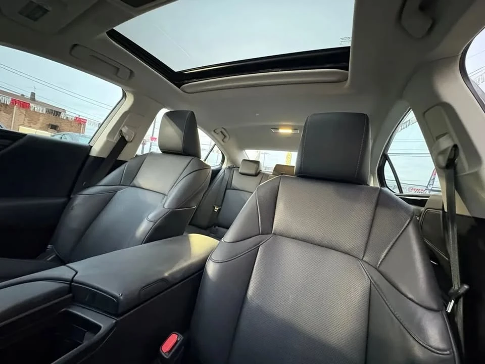 2020 Lexus ES 7th Gen - Image 12 of 20