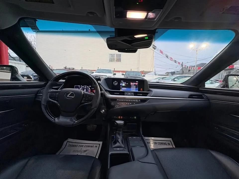 2020 Lexus ES 7th Gen - Image 14 of 20
