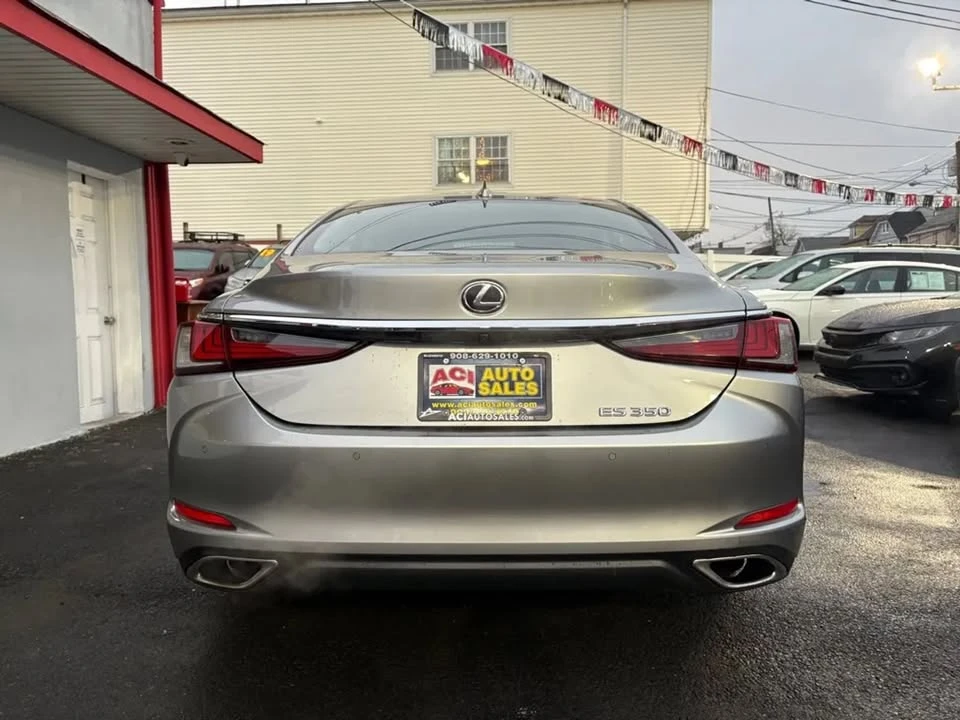 2020 Lexus ES 7th Gen - Image 5 of 20