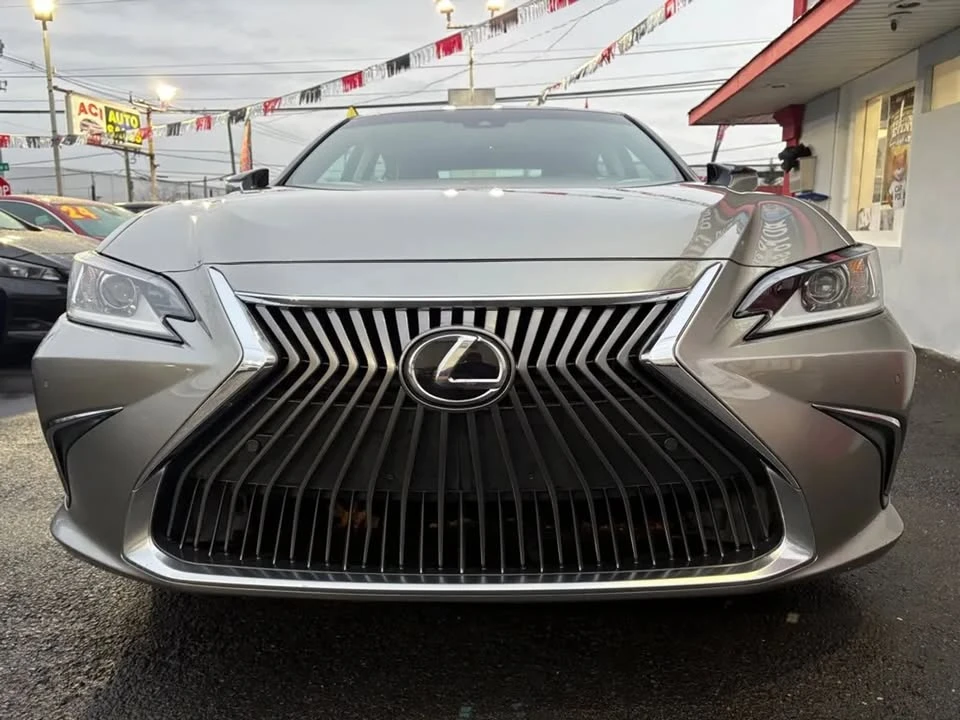 2020 Lexus ES 7th Gen - Image 9 of 20