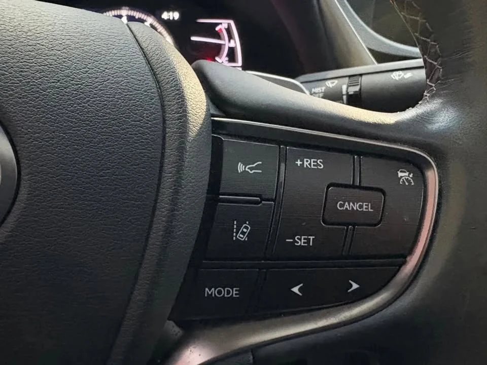 2020 Lexus ES 7th Gen - Image 16 of 20
