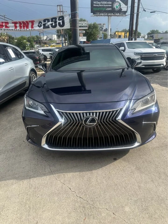 2020 Lexus ES 7th Gen - Image 2 of 15