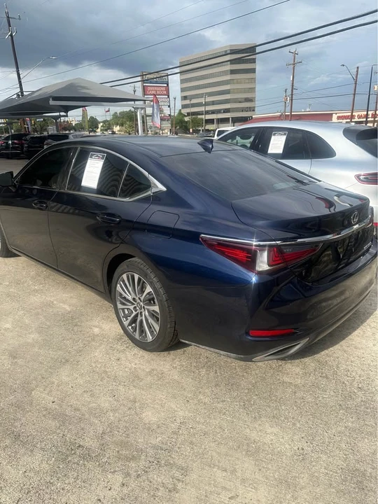 2020 Lexus ES 7th Gen - Image 6 of 15