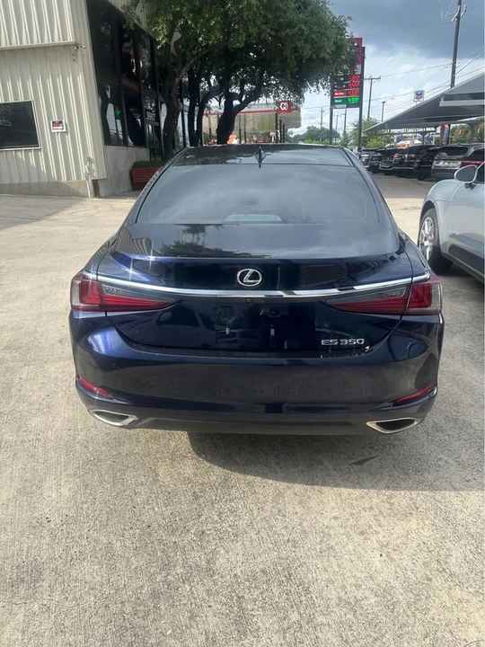2020 Lexus ES 7th Gen - Image 5 of 15