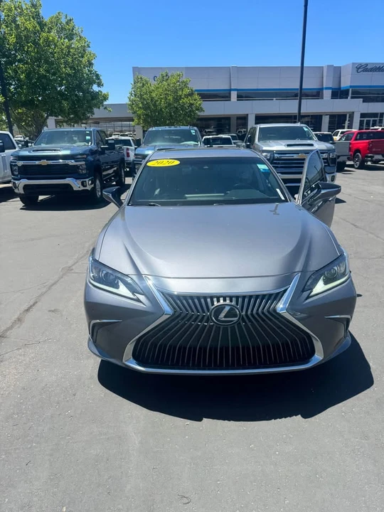 2020 Lexus ES 7th Gen - Image 2 of 7