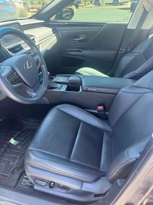 2020 Lexus ES 7th Gen - Image 5 of 7