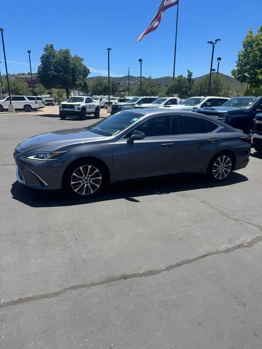 2020 Lexus ES 7th Gen - Image 3 of 7