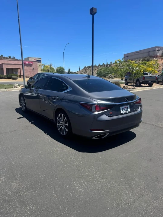 2020 Lexus ES 7th Gen - Image 4 of 7
