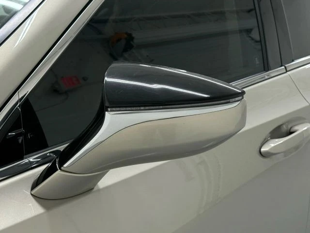 2020 Lexus ES 7th Gen - Image 15 of 21