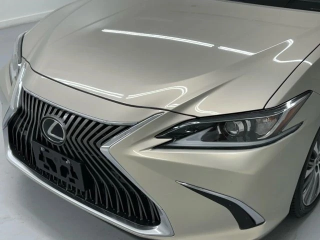 2020 Lexus ES 7th Gen - Image 13 of 21
