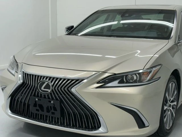 2020 Lexus ES 7th Gen - Image 12 of 21