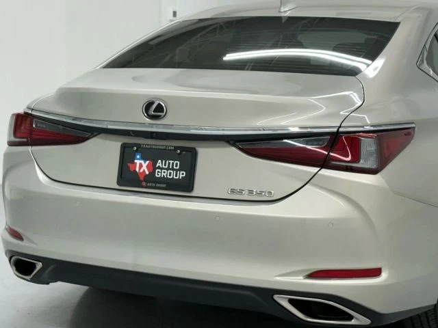 2020 Lexus ES 7th Gen - Image 9 of 12