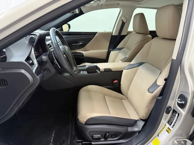 2020 Lexus ES 7th Gen - Image 18 of 21