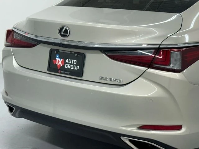 2020 Lexus ES 7th Gen - Image 10 of 21