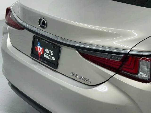 2020 Lexus ES 7th Gen - Image 11 of 12