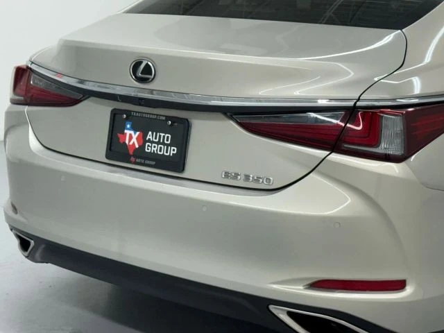 2020 Lexus ES 7th Gen - Image 10 of 12