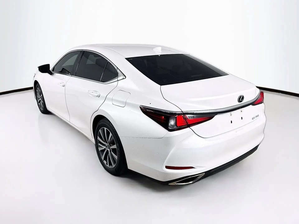 2020 Lexus ES 7th Gen - Image 4 of 19