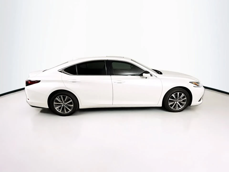 2020 Lexus ES 7th Gen - Image 8 of 19