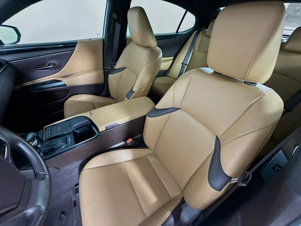 2020 Lexus ES 7th Gen - Image 15 of 19