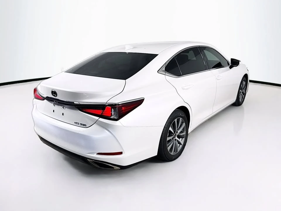 2020 Lexus ES 7th Gen - Image 7 of 19