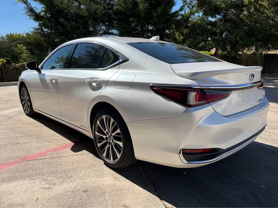 2020 Lexus ES 7th Gen - Image 2 of 6