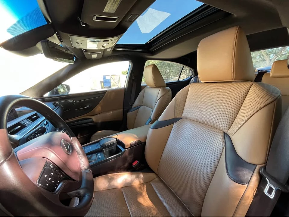2020 Lexus ES 7th Gen - Image 5 of 6