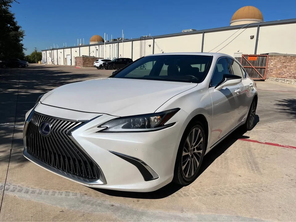 2020 Lexus ES 7th Gen - Image 2 of 7