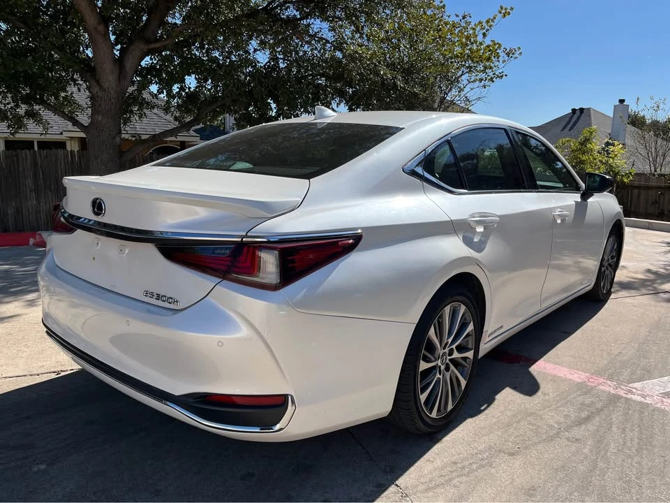 2020 Lexus ES 7th Gen - Image 4 of 7