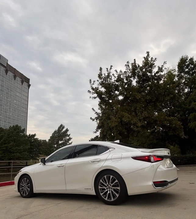 2020 Lexus ES 7th Gen - Image 4 of 10