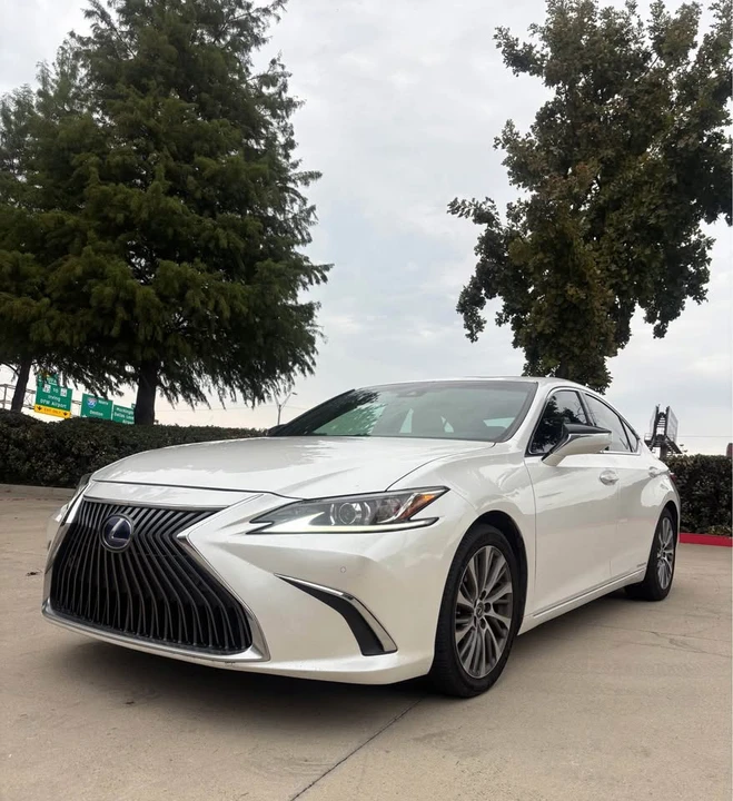 2020 Lexus ES 7th Gen - Image 3 of 10
