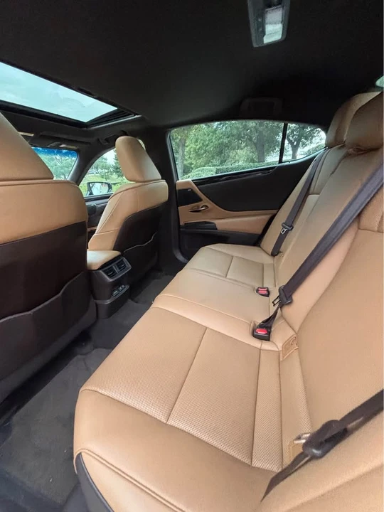 2020 Lexus ES 7th Gen - Image 8 of 10