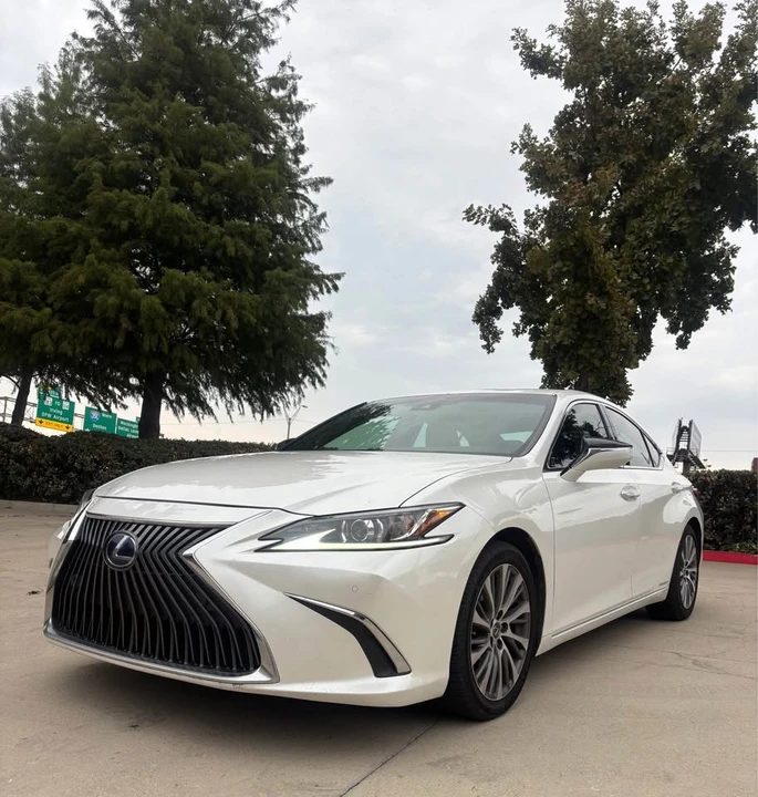 2020 Lexus ES 7th Gen - Image 3 of 9
