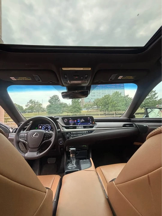 2020 Lexus ES 7th Gen - Image 9 of 10
