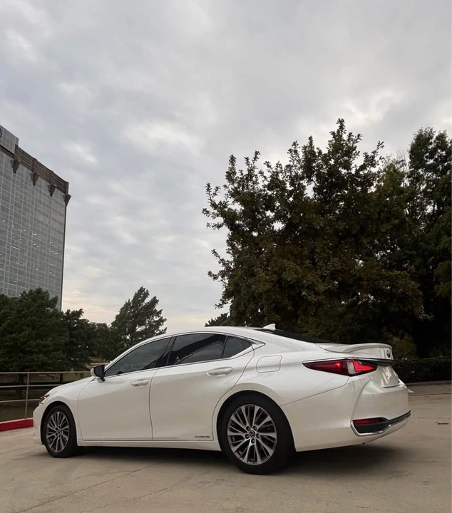 2020 Lexus ES 7th Gen - Image 4 of 9