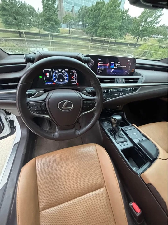 2020 Lexus ES 7th Gen - Image 6 of 9