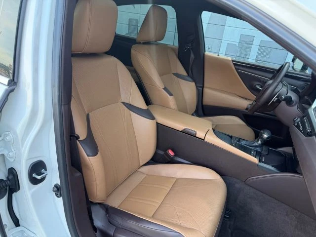 2020 Lexus ES 7th Gen - Image 14 of 21