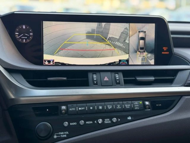 2020 Lexus ES 7th Gen - Image 17 of 21